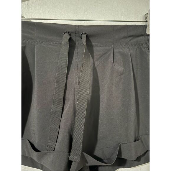 Lululemon black short 6 - Picture 4 of 4